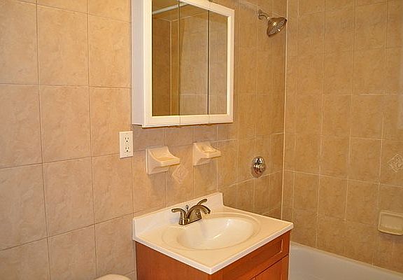 5th image of 158 E 100th St APT 4R