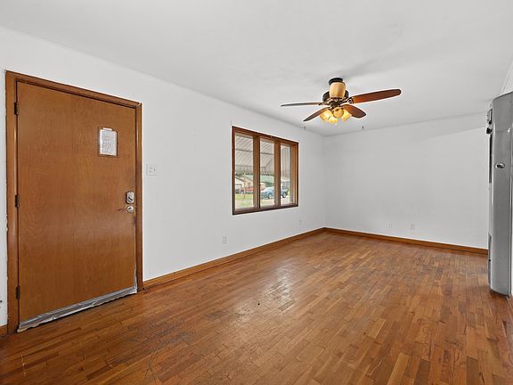 3rd image of 1008 S Summit St