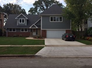 4019 Grove St, Skokie, IL 60076
