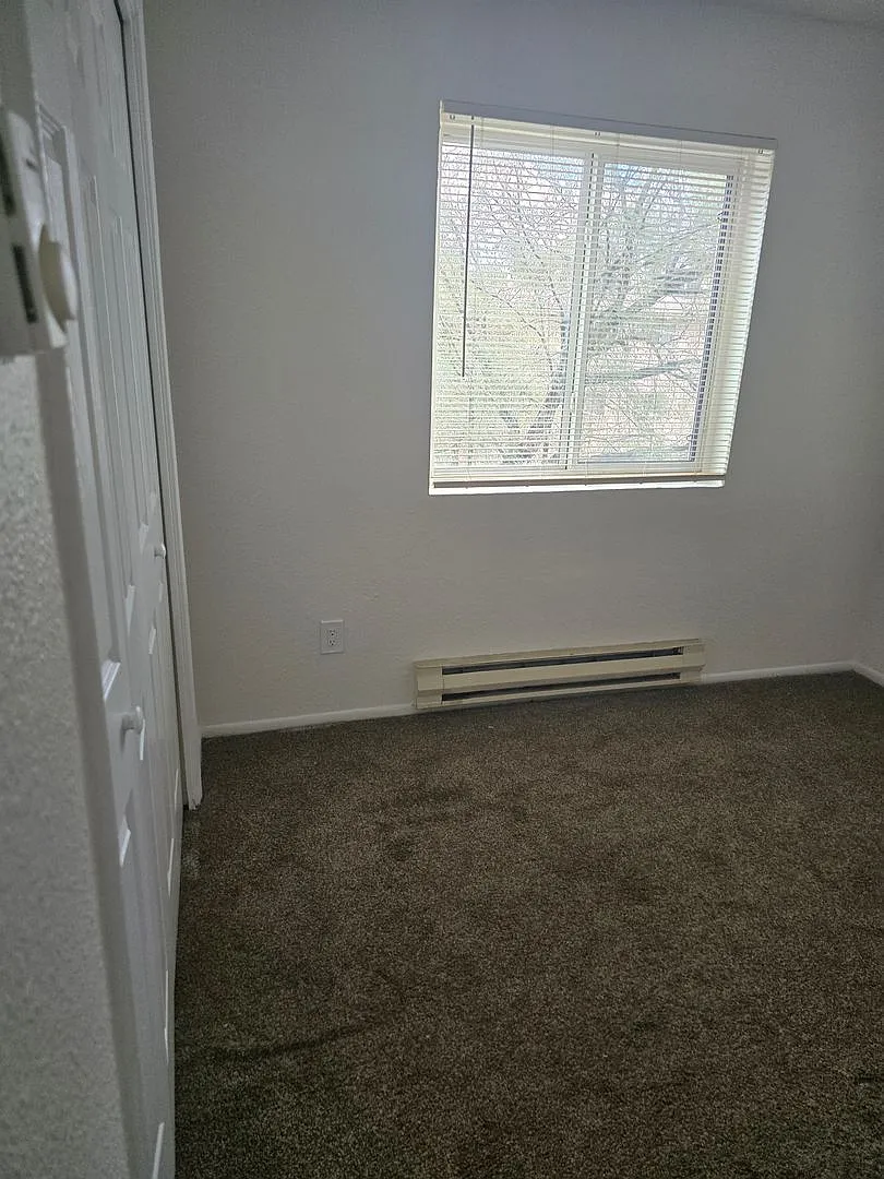 2 bed, 1.0 bath, 684 sqft, $825 — Photo 4