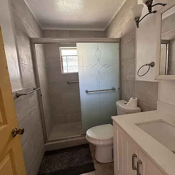 2233 E Magnolia St — Photo 9