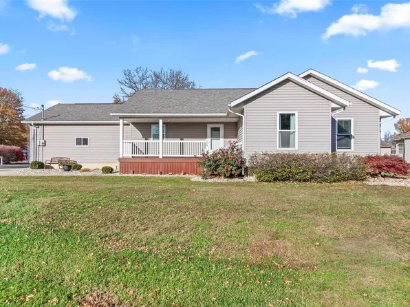 505 Colfax St, Mount Olive, IL 62069
