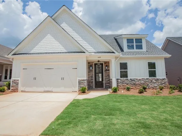 409 Maple View Dr, Carrollton, GA 30117