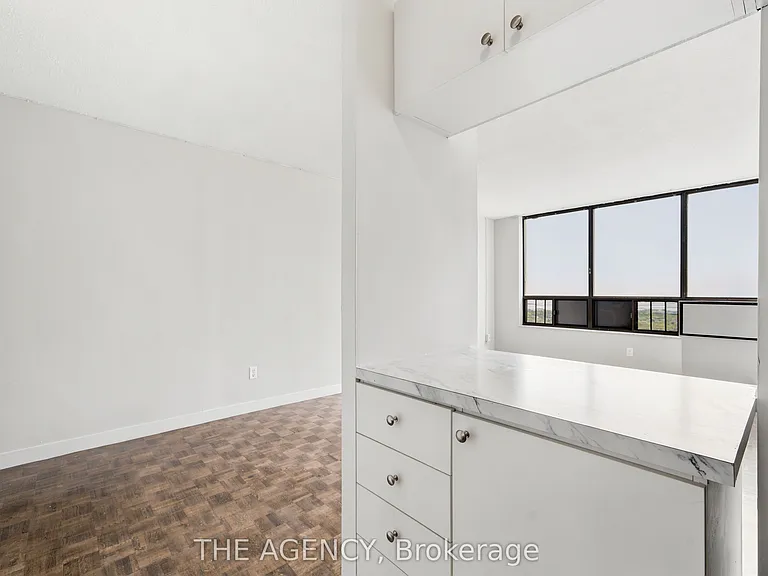 2360 Dundas St W #2816B — Photo 9