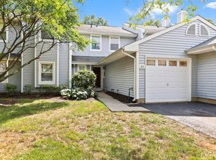 53 Woodmere Dr, Parlin, NJ 08859