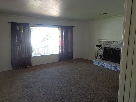 5th image of 320 S Carmalita St