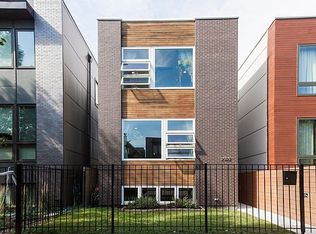 2922 N Washtenaw Ave, Chicago, IL 60618