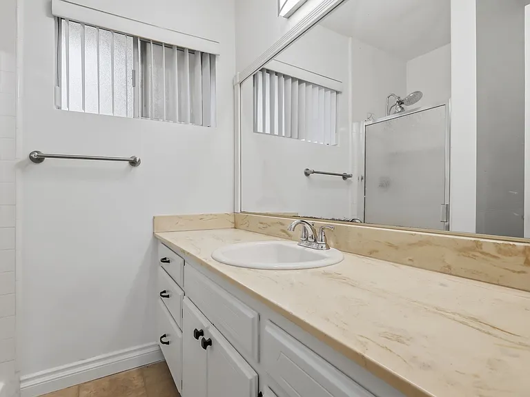 124 N Clark Dr #107 — Photo 20