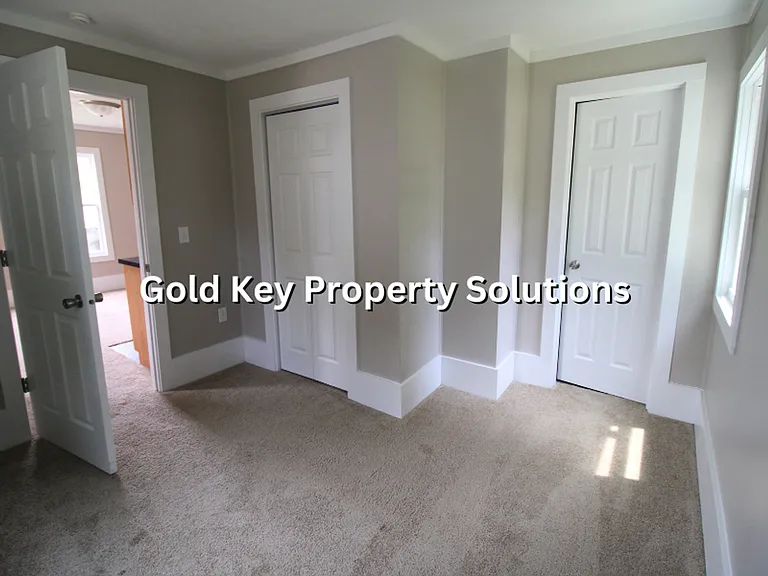 919 E 6th St — Photo 14