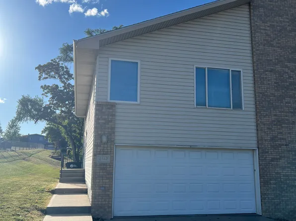 2142 S 45th St, Omaha, NE 68106