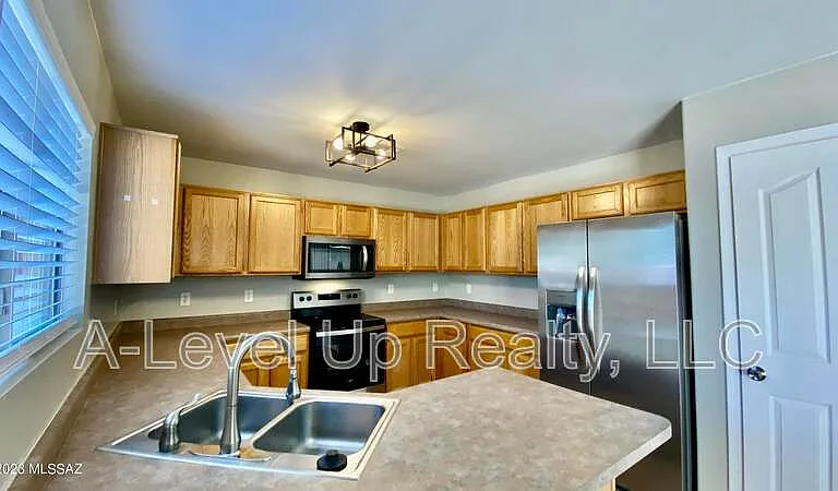 721 W Flaming Arrow Dr — Photo 4