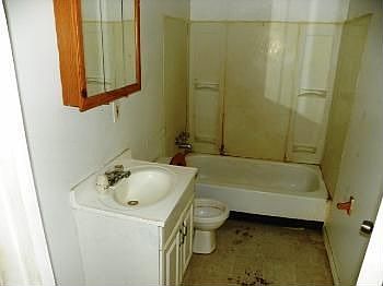 5th image of 68 Benfield Ave