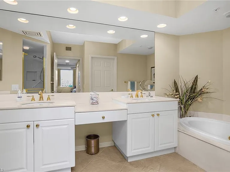 7225 Pelican Bay Blvd #204 — Photo 15