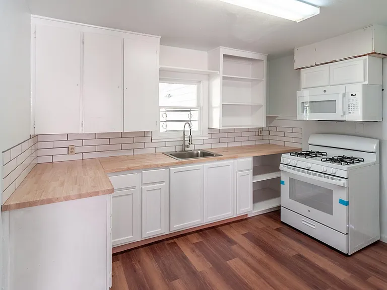 1610 Lennon Ave — Photo 10