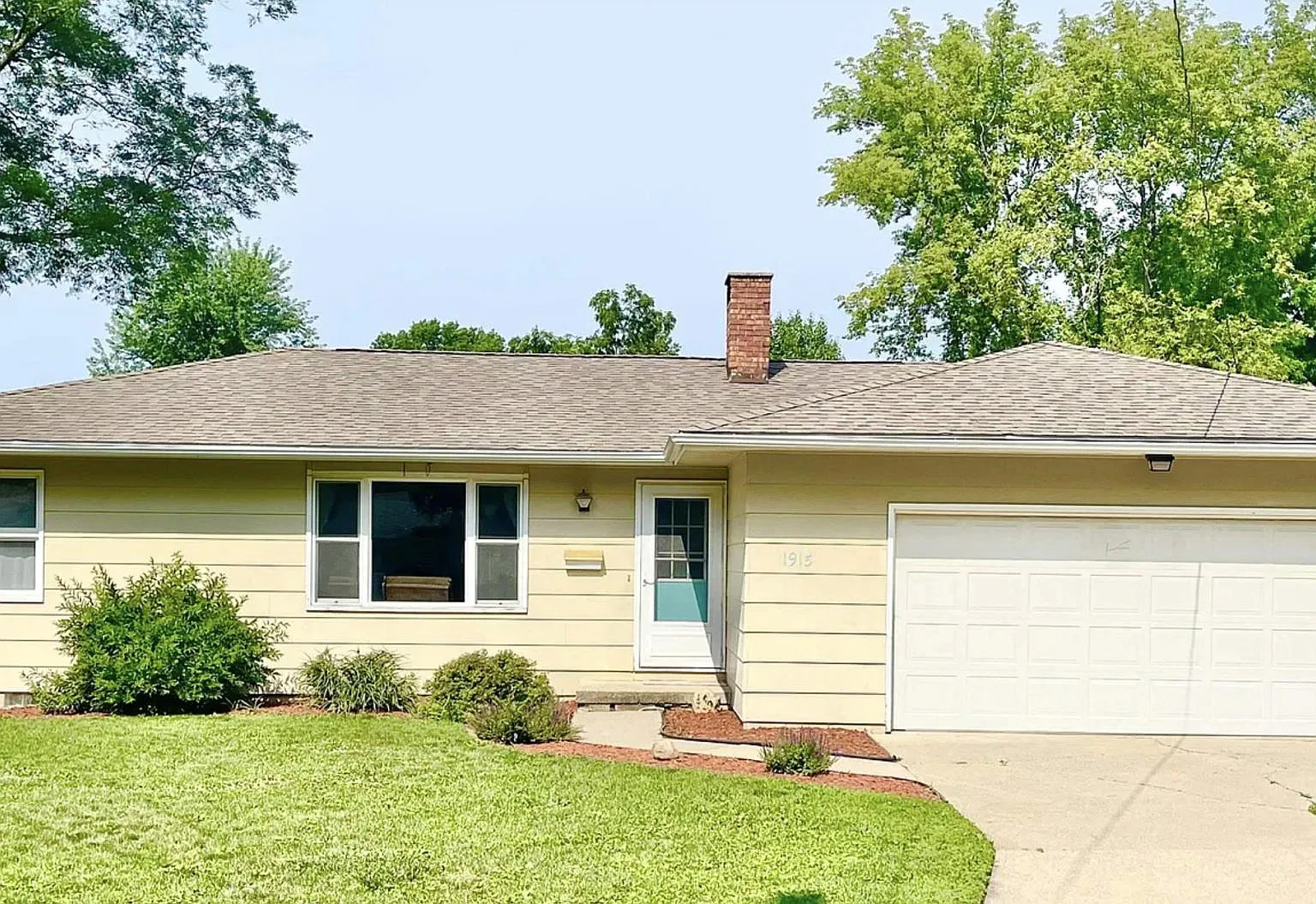 4 bed, 2190 sqft, $2,000 — Photo 1