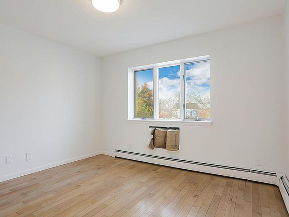 5th image of 152 Tier St APT 205B