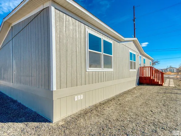2905 Rawhide St, Silver Springs, NV 89429