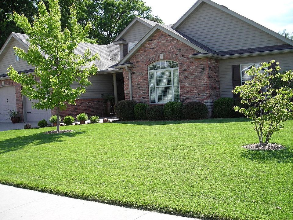 1st image of 217 Country Club Dr