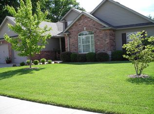 217 Country Club Dr, Centralia, MO 65240