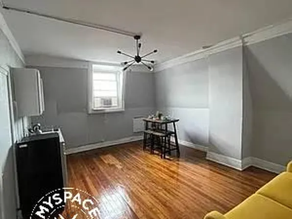 74 Cornelia Street image 5 of 7