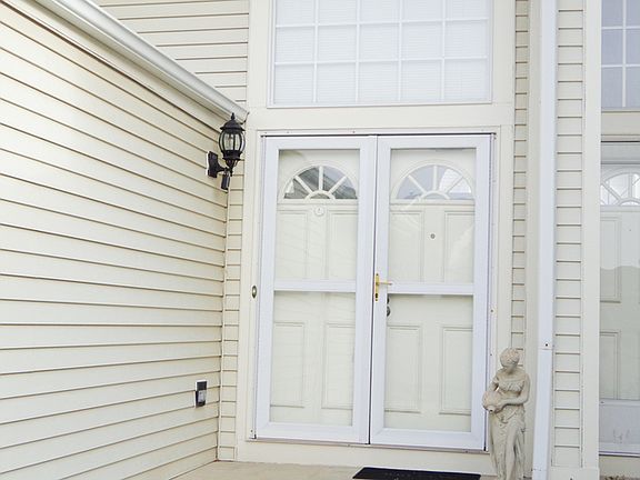 2nd image of 614 Newbury Ln