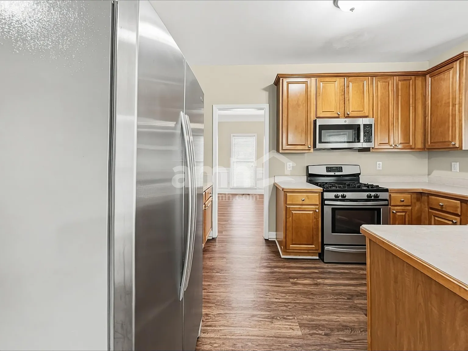 4 bed, 2.5 bath, 3353 sqft, $3,035 — Photo 3