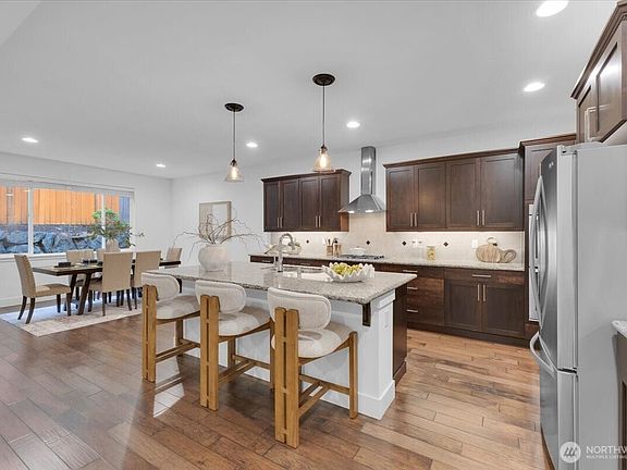 4th image of 20704 2nd Avenue W