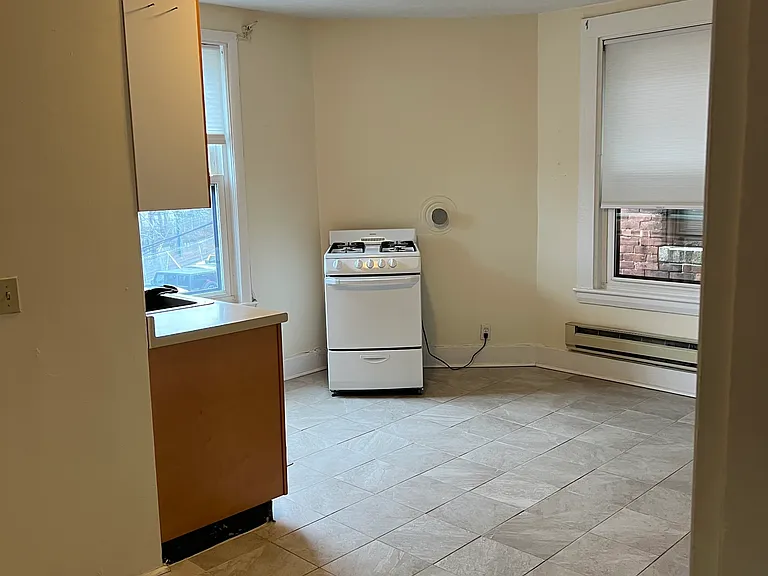 18 Lincoln St #2 — Photo 1