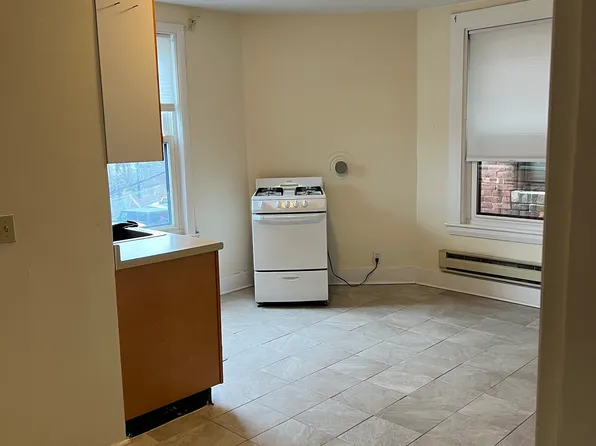18 Lincoln St APT 2, Newton, MA 02461