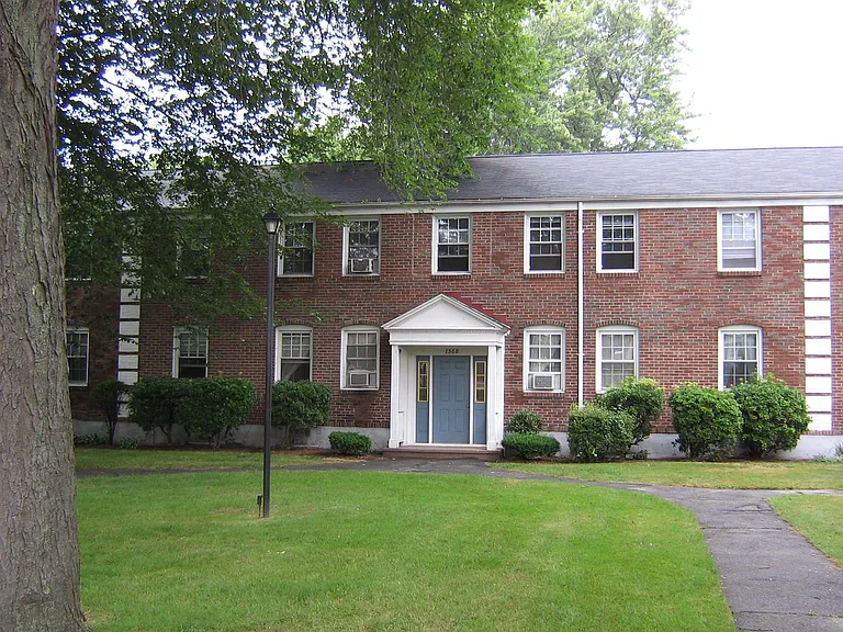 1568 Memorial Ave #1B — Photo 8