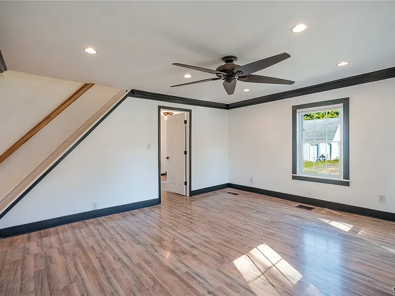 8403 Gaskin Rd — Photo 18