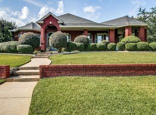 12 Forest Dr, Mansfield, TX 76063
