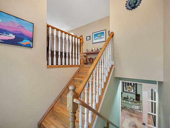 3rd image of 30 Fair Oaks Dr