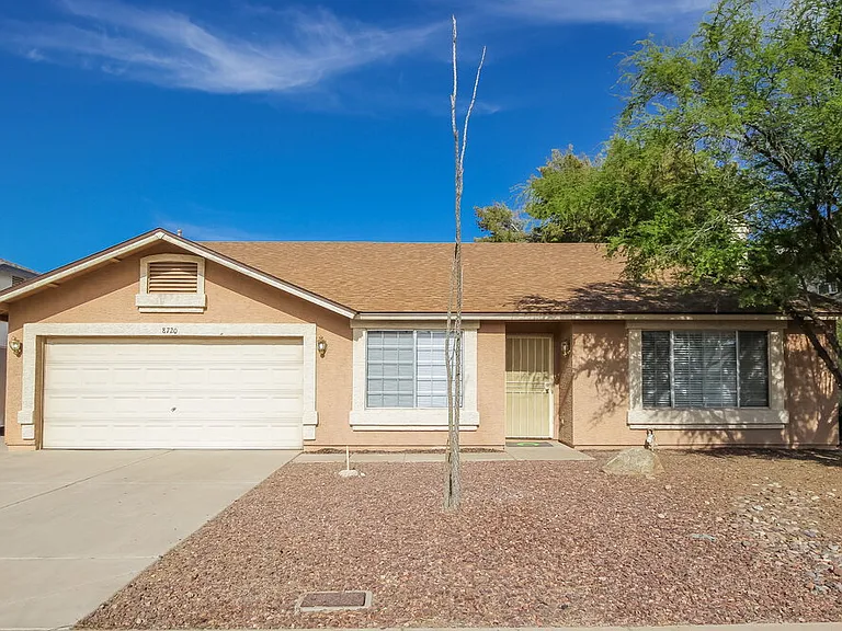 8720 W Tuckey Ln — Photo 1