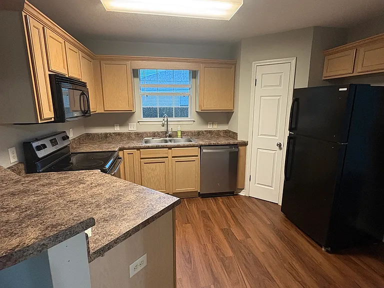 8711 Londonderry Ct — Photo 4