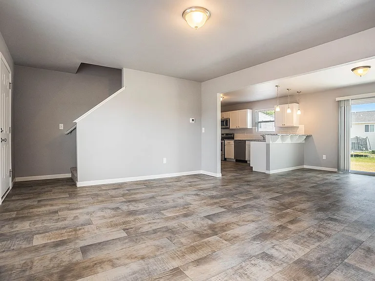 5643 Claremount St — Photo 9