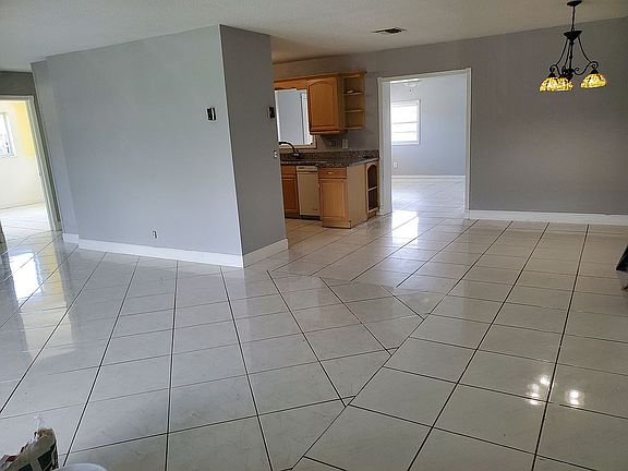 4th image of 340 SE 3rd Ct