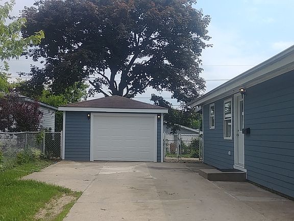 3rd image of 227 Sioux Ave