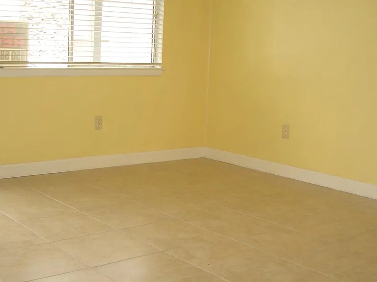 201 College Blvd E #3 — Photo 8