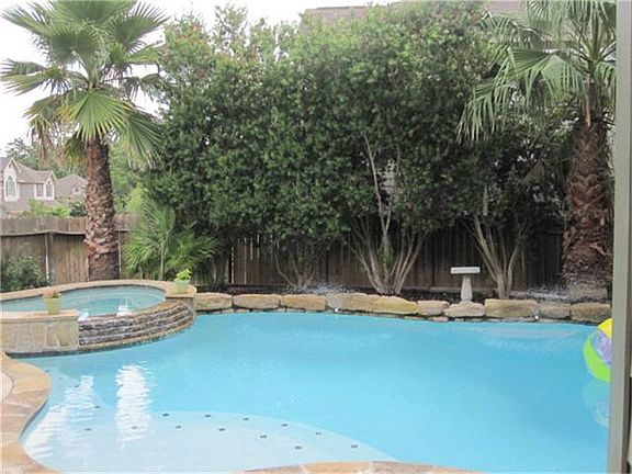 2nd image of 30 Aquiline Oaks Pl