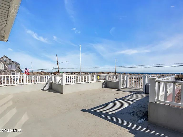 115 N Ocean Ave — Photo 58
