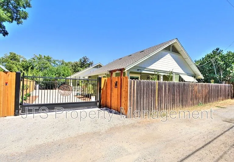 4341 Dog Aly — Photo 2