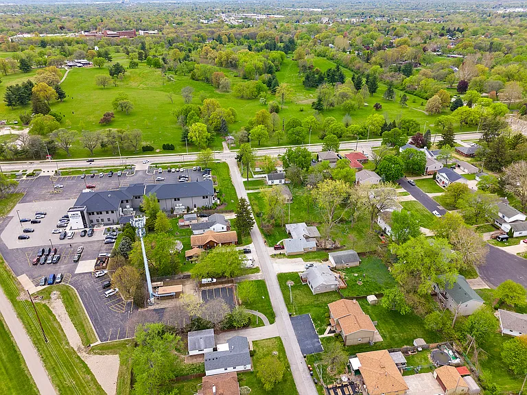 6205-6207 N Northmoor Ct — Photo 4