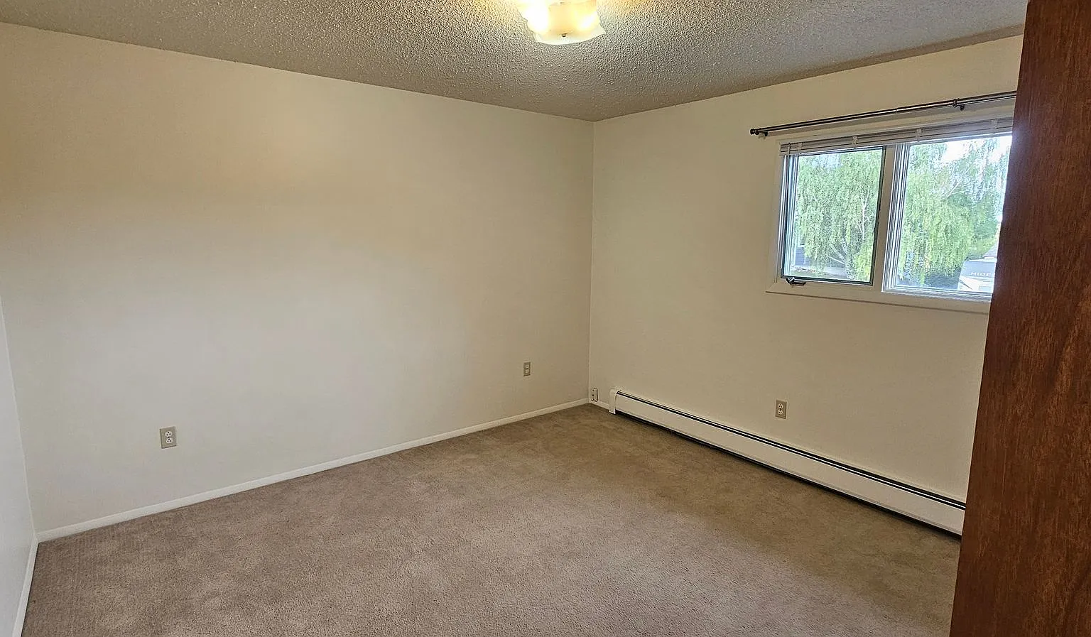 Beautiful 4 Bed 2.5 Bath SFH Available Now! Pet Friendly! — Photo 4