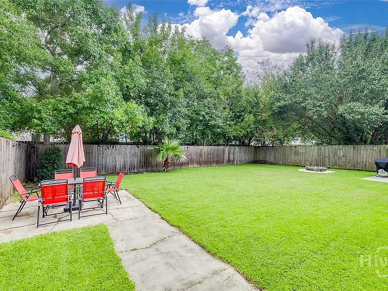 110 Embassy Ct — Photo 40