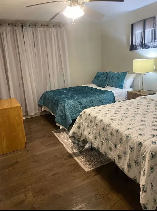 4 bed, 1554 sqft, $4,600 — Photo 2