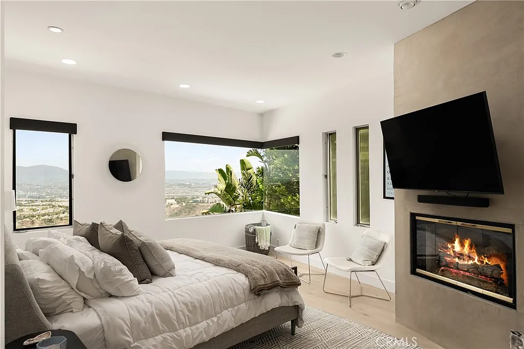 3 bed, 2.5 bath, 3111 sqft, $15,000 — Photo 3