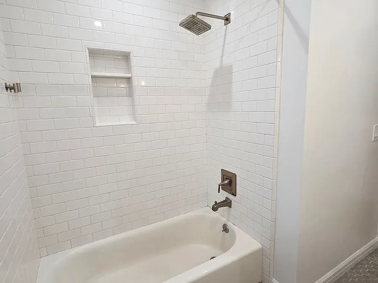701 S Wilton Pl — Photo 10