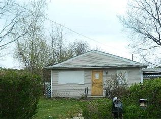 23 Pine St, Farmingdale, NY 11735