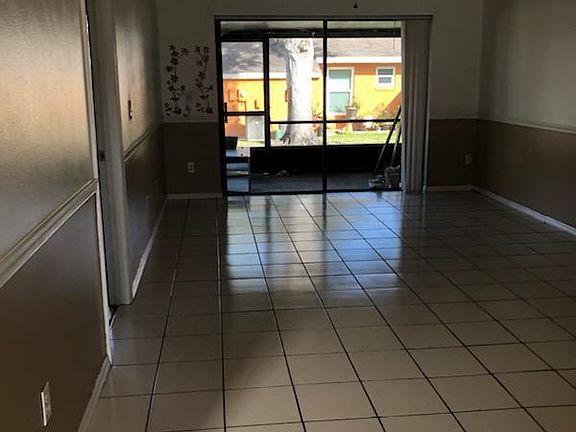 2nd image of 14 Silver Falls Cir